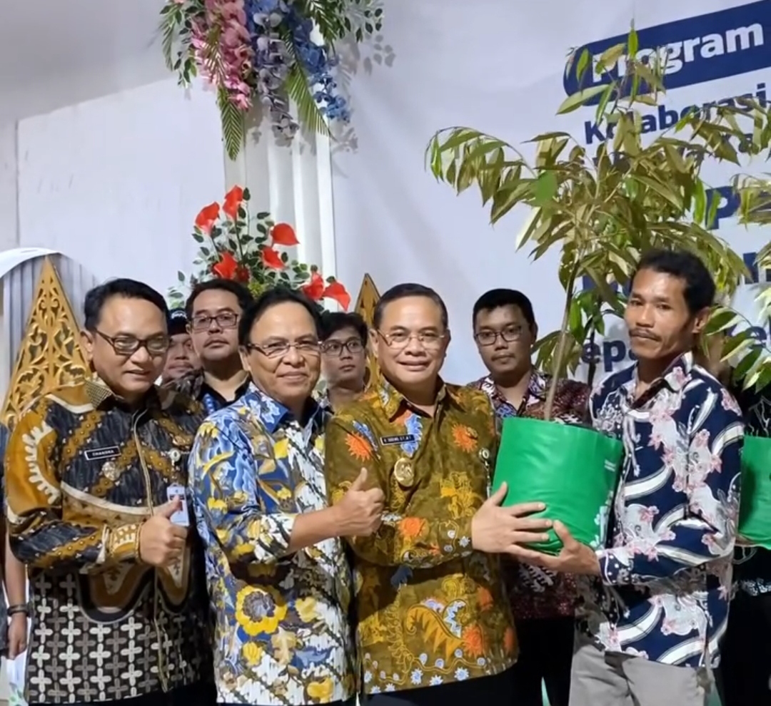 Pati Targetkan Jadi Sentra Durian Premium, BUMN Salurkan Ribuan Bibit