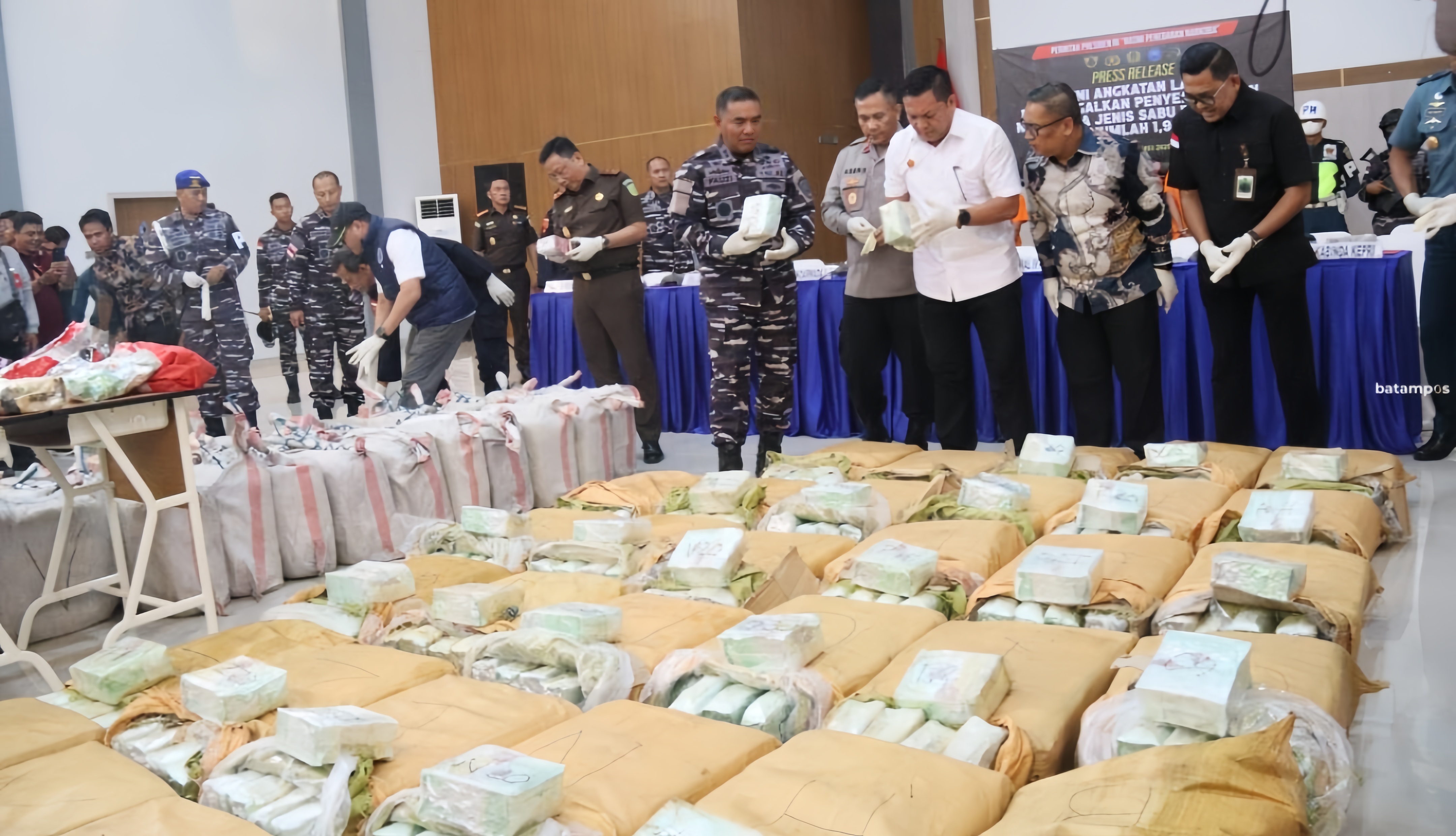 TNI AL Gagalkan Penyelundupan Hampir 2 Ton Narkoba di Kepri