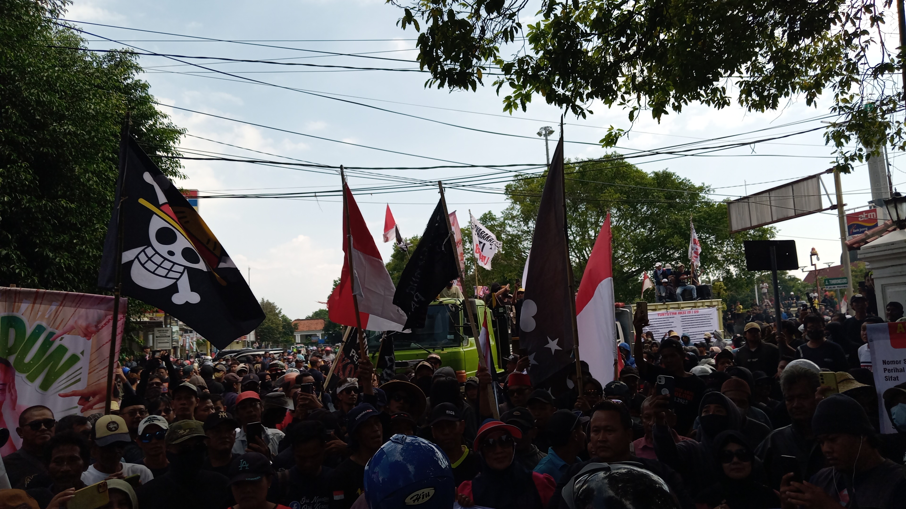 Dari Pemakzulan hingga Antikorupsi, Ini 13 Tuntutan Aksi Ratusan Warga di depan DPRD Pati