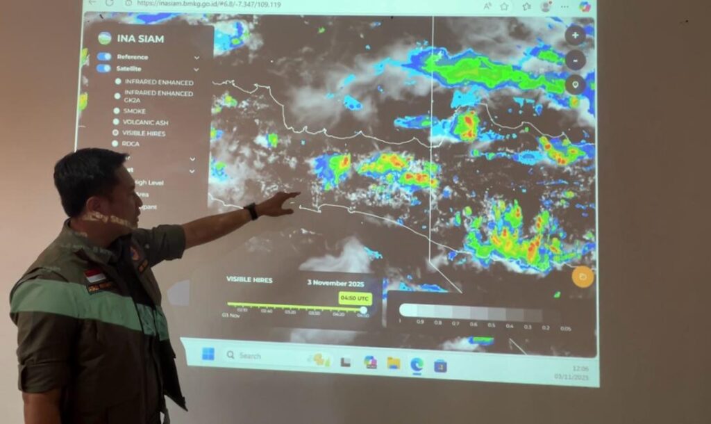 Rekayasa Cuaca Berhasil Tekan Hujan hingga 70 Persen, Warga Jateng Tetap Diminta Waspada