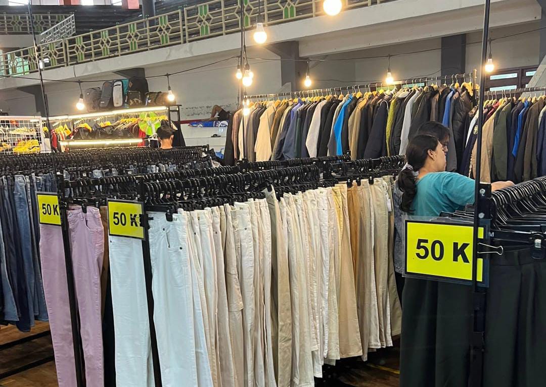 Pedagang Tetap Gelar Lapak Thrifting di Blora Meski Disorot Menkeu