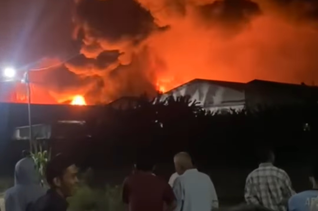 Gudang PT Dua Kelinci di Margorejo Pati Terbakar, Kerugian Capai Miliaran Rupiah