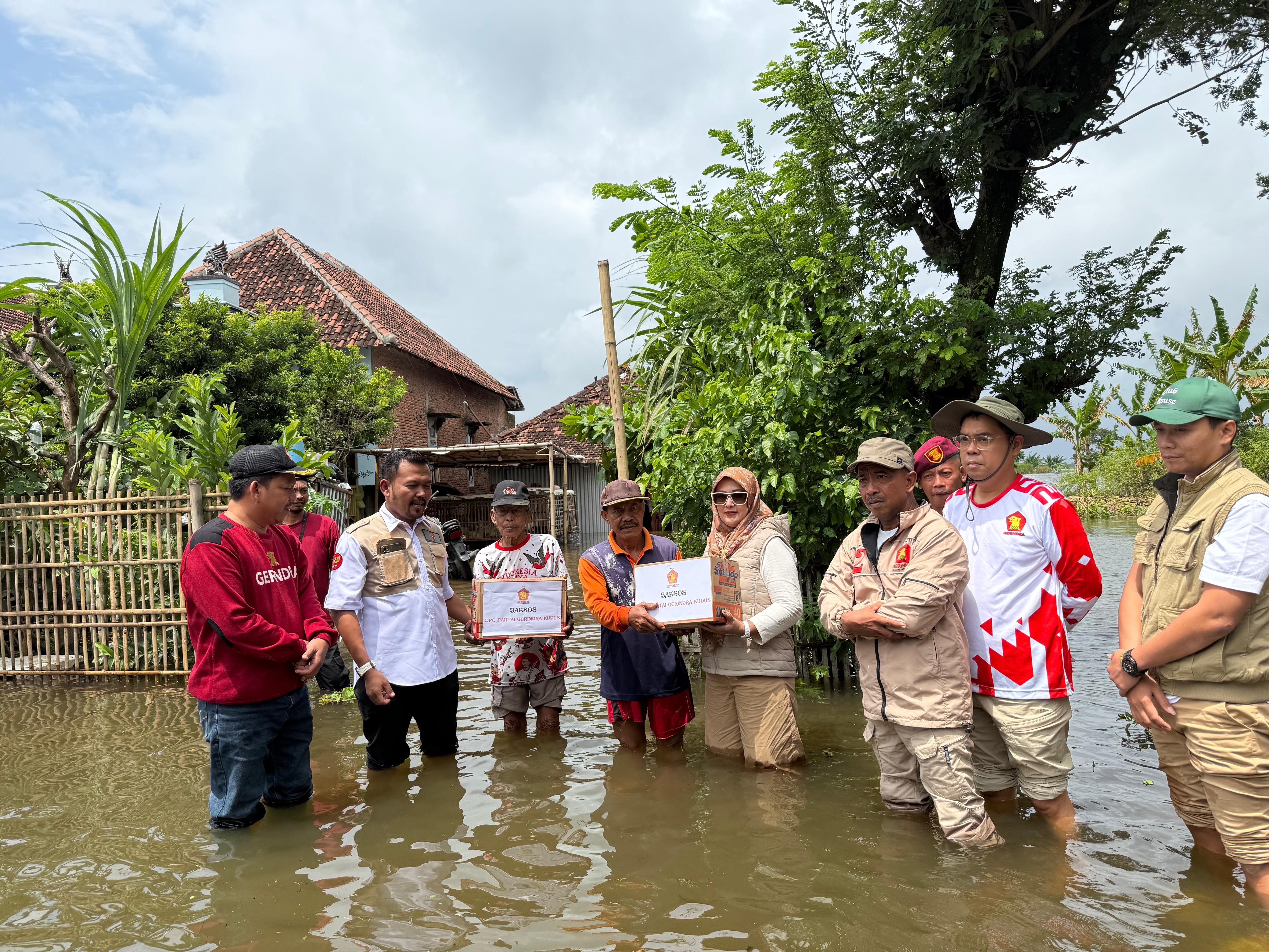 Gerindra Kudus Turun Langsung ke Lokasi Banjir, Salurkan Sembako ke Warga Terdampak