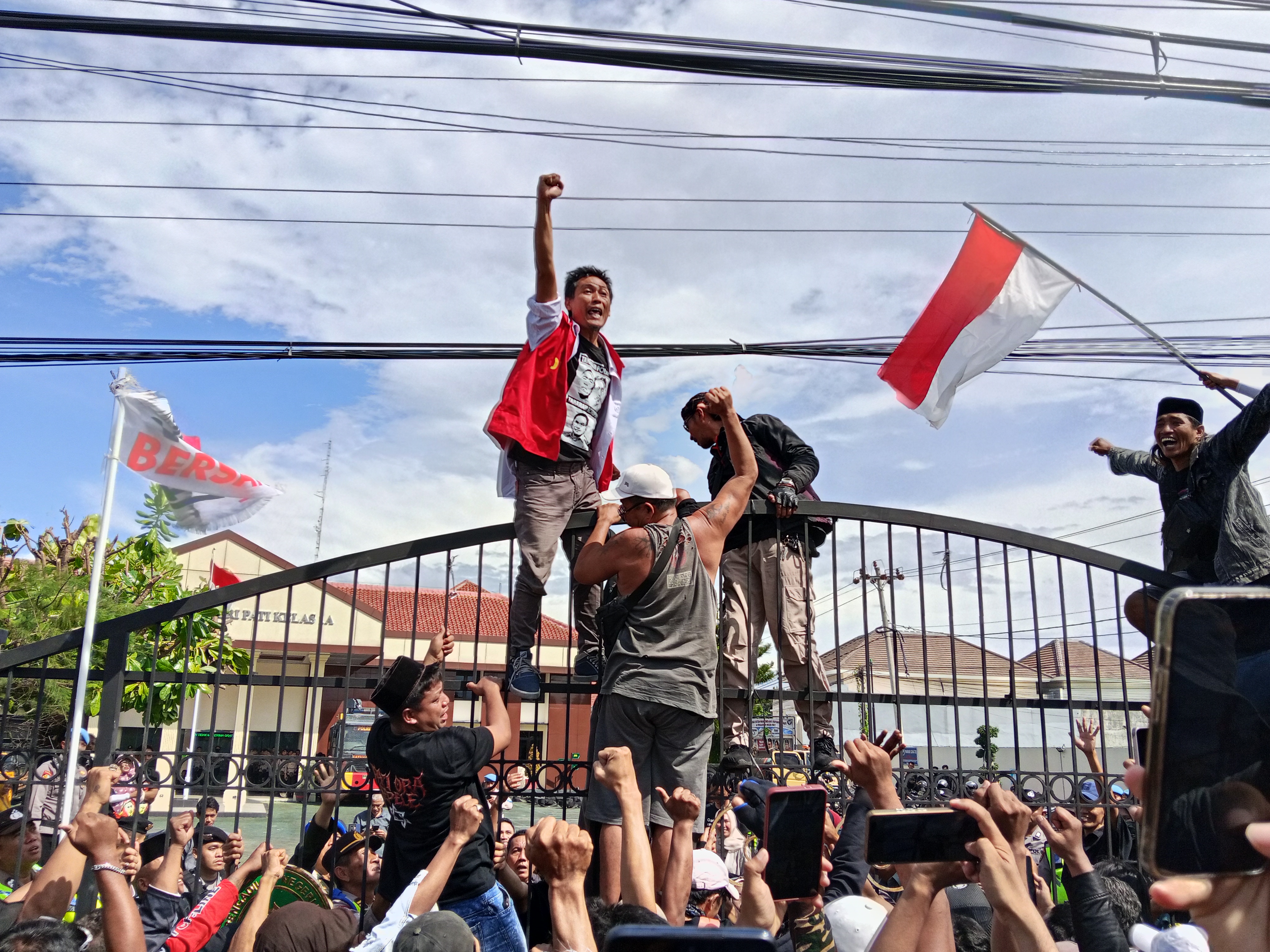 Botok dan Teguh Akhirnya Menghirup Udara Bebas