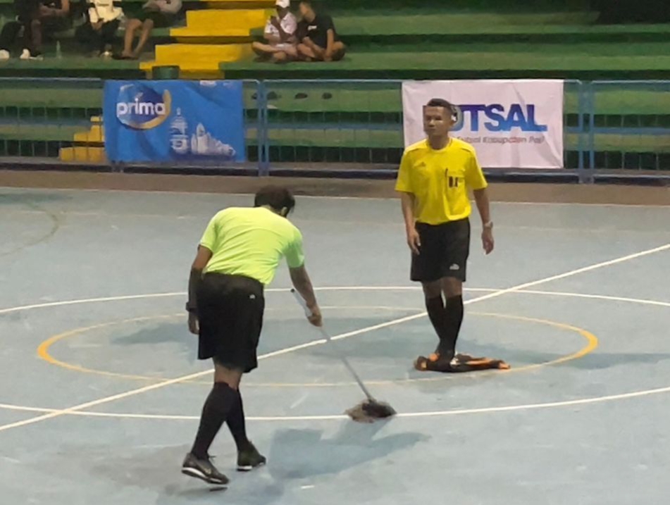 GOR Pesantenan Bocor Saat Dipakai Liga Ramadan, Renovasi Rp5,6 Miliar Jadi Sorotan