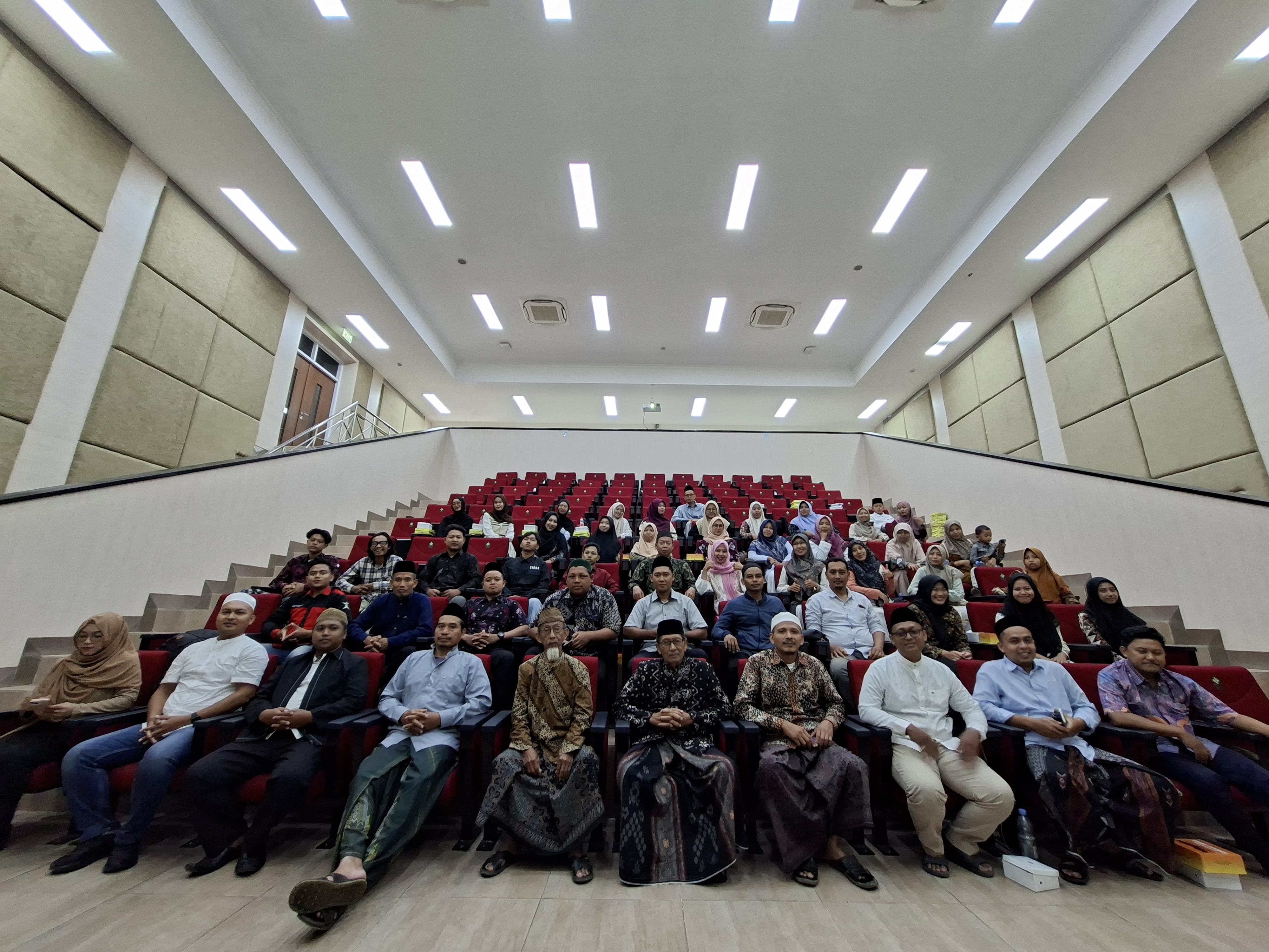Semarakkan HUT ke-60 Yayasan Silahul Ulum, Alumni Gelar Khataman dan Sarasehan di Semarang