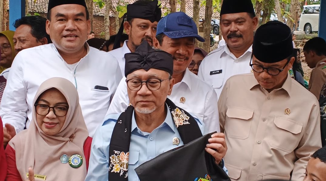 Ditanya Temuan Minyakita di SPPG Blora, Zulhas: Sekarang Ngomong Lele Dulu