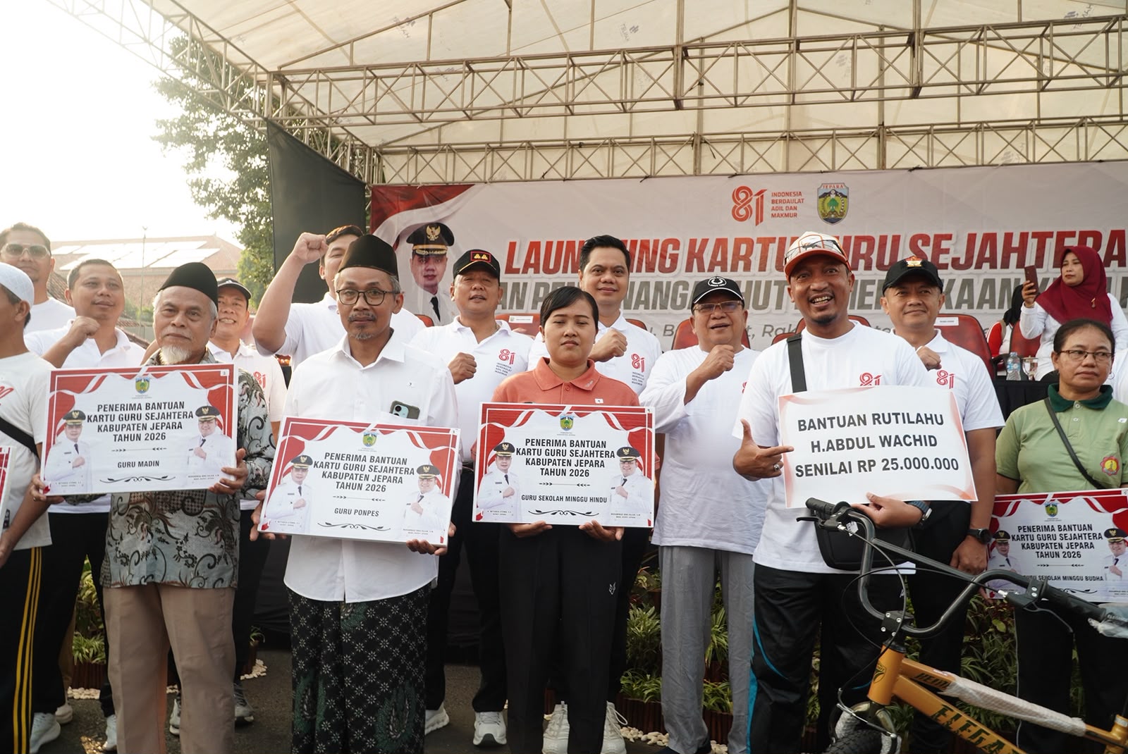 Belasan Ribu Guru TPQ, Sekolah Minggu hingga Ponpes di Jepara Terima Kartu Guru Sejahtera
