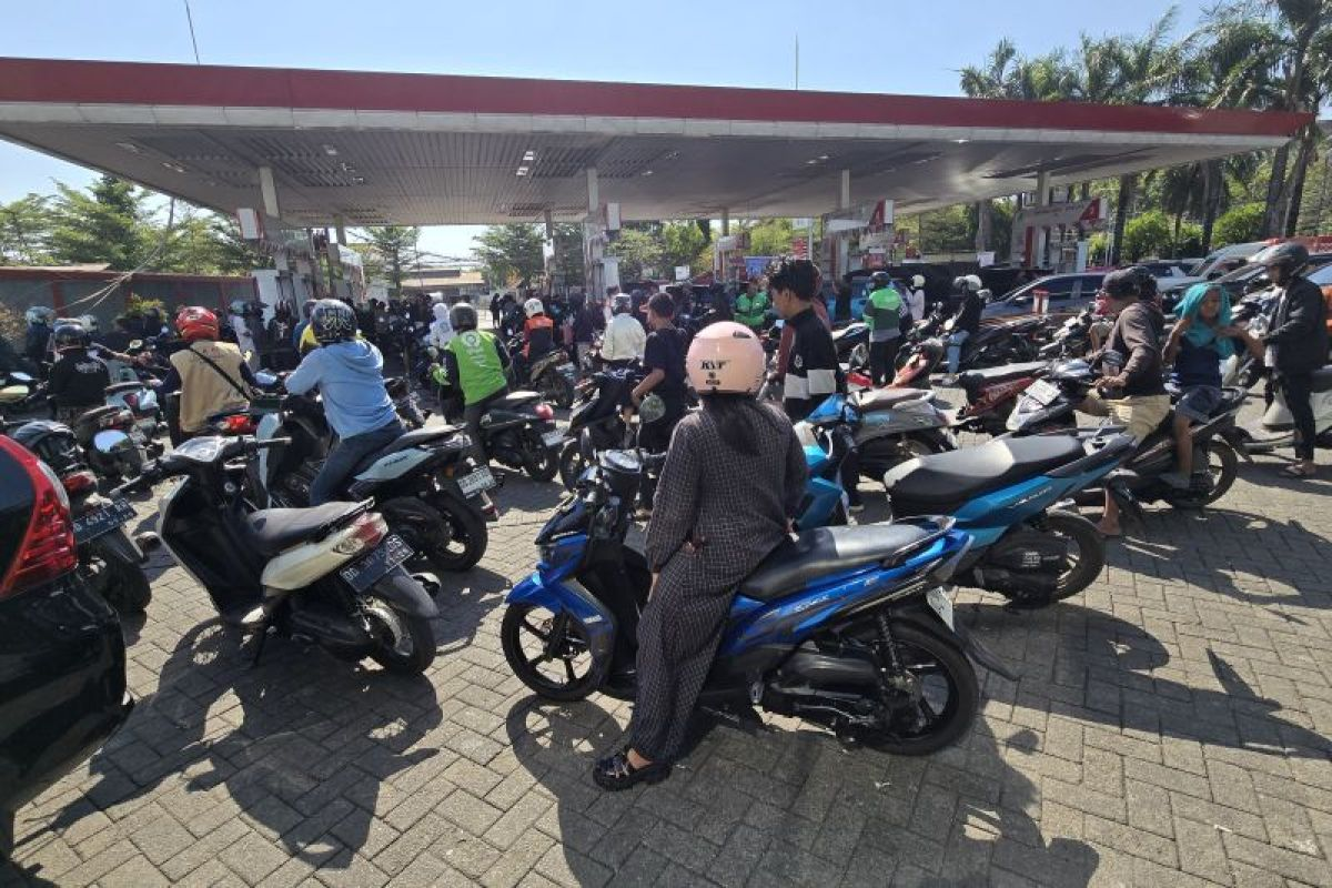 Antrean BBM Mengular di Makassar, Bahlil Ungkap Penyebabnya