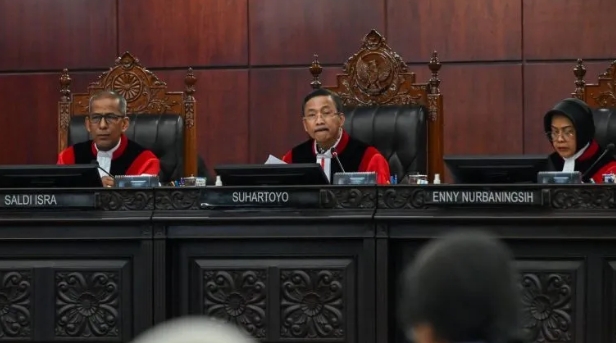 MK Tak Terima Gugatan soal Ijazah Gibran sebagai Cawapres